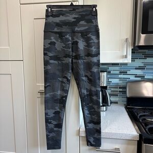 Beyond Yoga high rise camo leggings